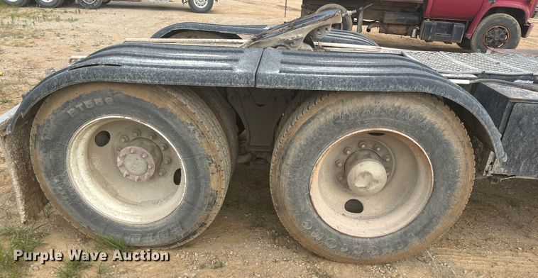 image for item HL9199 1996 Kenworth T800  semi truck