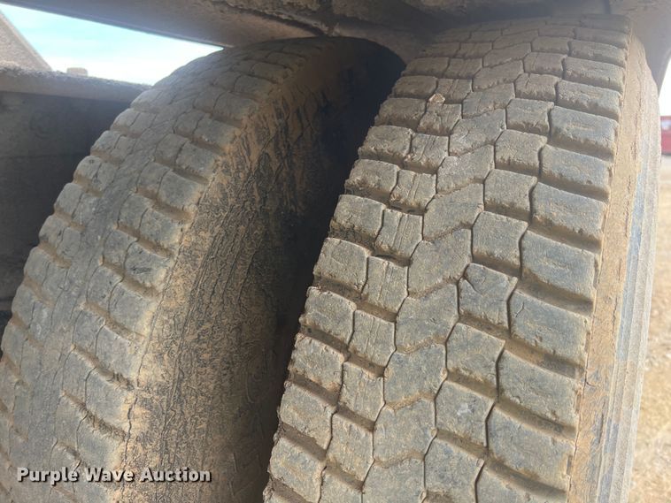 image for item HL9199 1996 Kenworth T800  semi truck