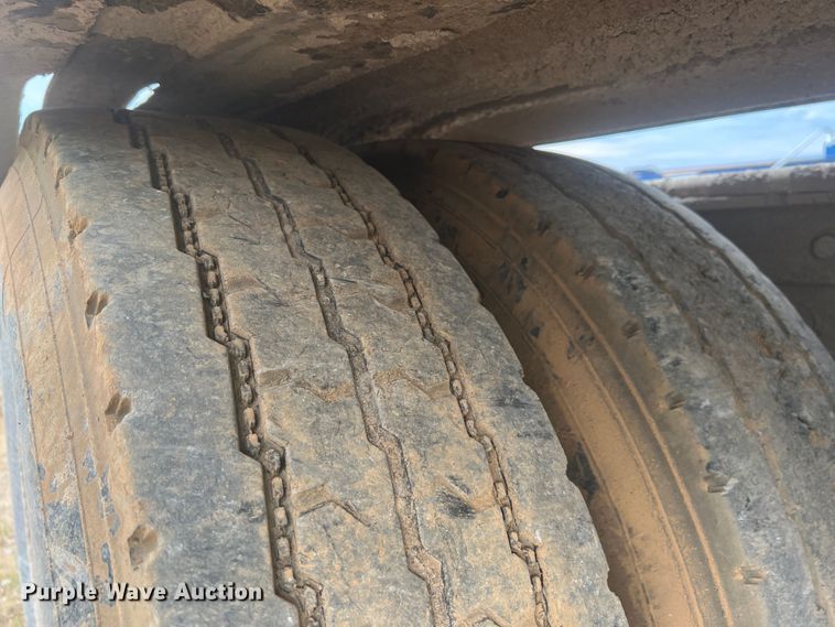 image for item HL9199 1996 Kenworth T800  semi truck