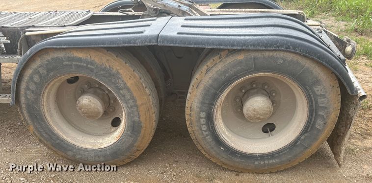 image for item HL9199 1996 Kenworth T800  semi truck