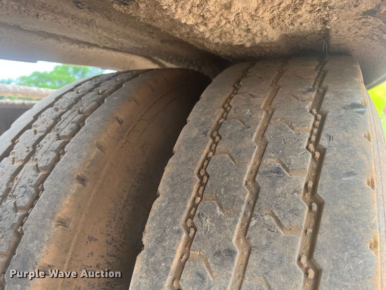 image for item HL9199 1996 Kenworth T800  semi truck