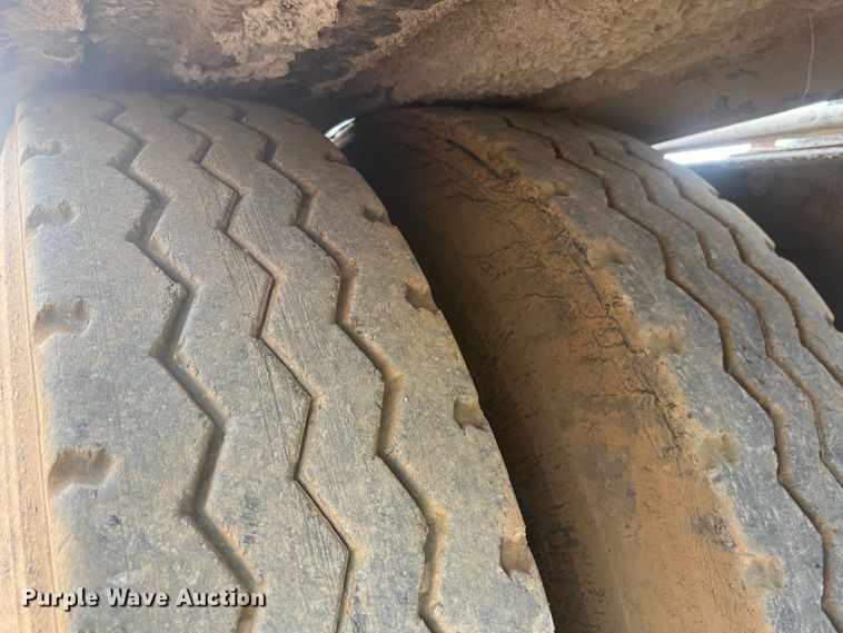 image for item HL9199 1996 Kenworth T800  semi truck