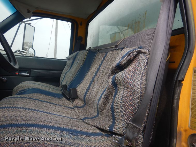 image for item HU9409 1997 Chevrolet C6500  box truck