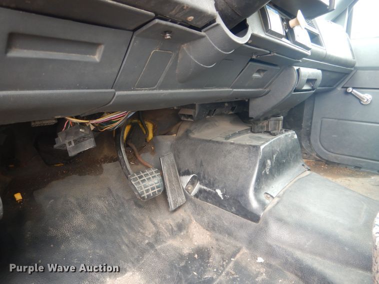 image for item HU9409 1997 Chevrolet C6500  box truck