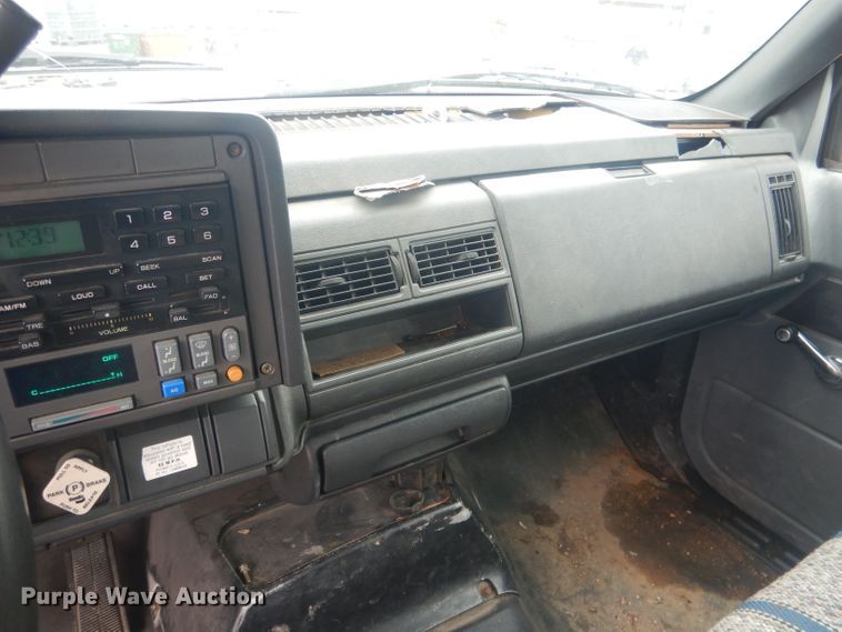 image for item HU9409 1997 Chevrolet C6500  box truck