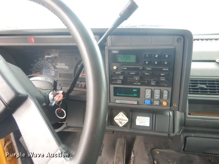 image for item HU9409 1997 Chevrolet C6500  box truck