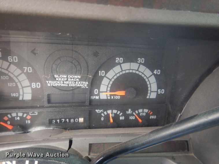 image for item HU9409 1997 Chevrolet C6500  box truck