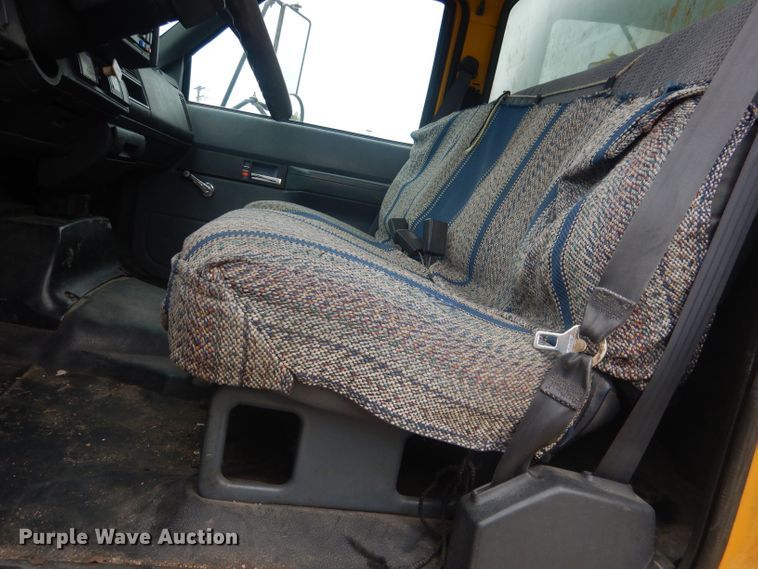 image for item HU9409 1997 Chevrolet C6500  box truck