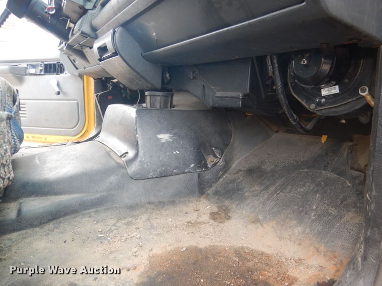 image for item HU9409 1997 Chevrolet C6500  box truck