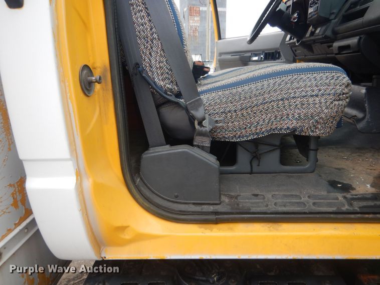 image for item HU9409 1997 Chevrolet C6500  box truck