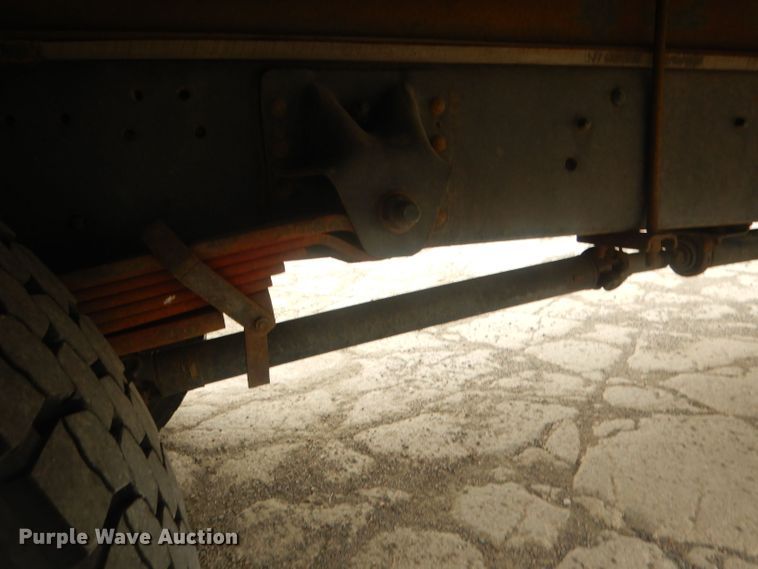 image for item HU9409 1997 Chevrolet C6500  box truck