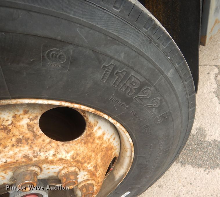 image for item HU9409 1997 Chevrolet C6500  box truck