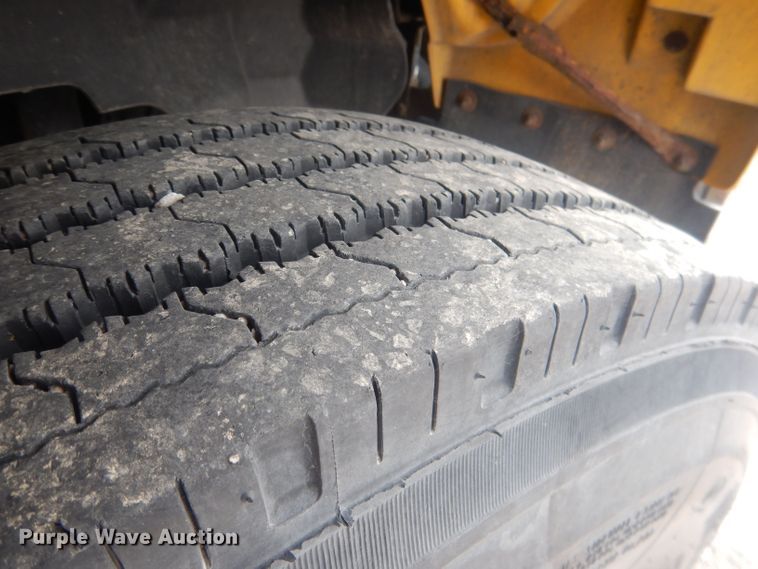 image for item HU9409 1997 Chevrolet C6500  box truck