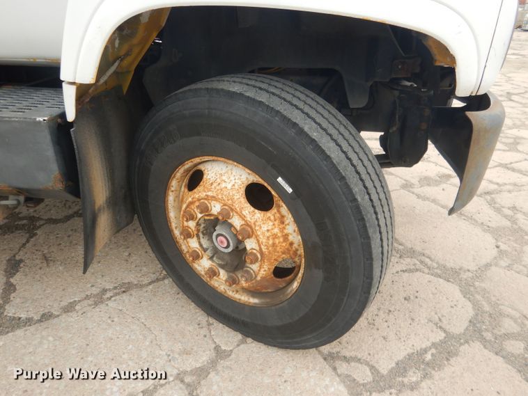 image for item HU9409 1997 Chevrolet C6500  box truck