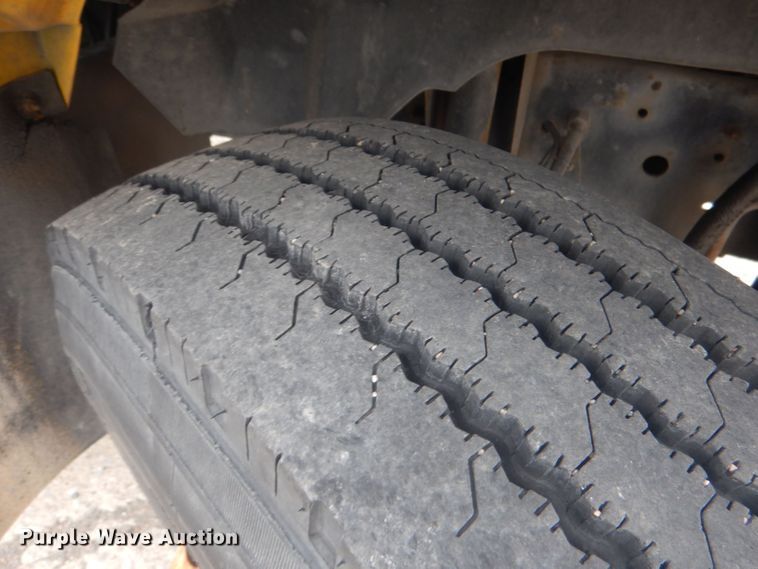 image for item HU9409 1997 Chevrolet C6500  box truck