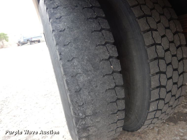 image for item HU9409 1997 Chevrolet C6500  box truck