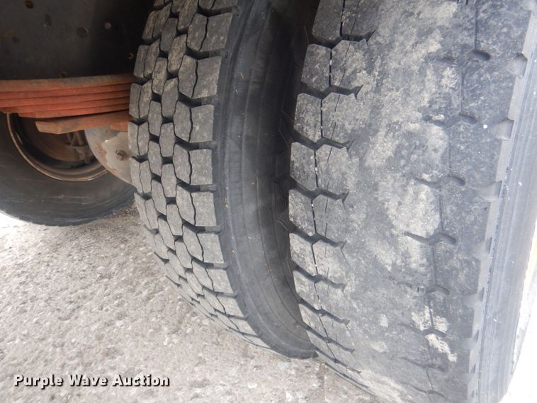 image for item HU9409 1997 Chevrolet C6500  box truck