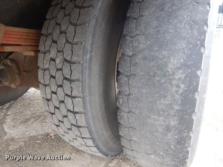 image for item HU9409 1997 Chevrolet C6500  box truck