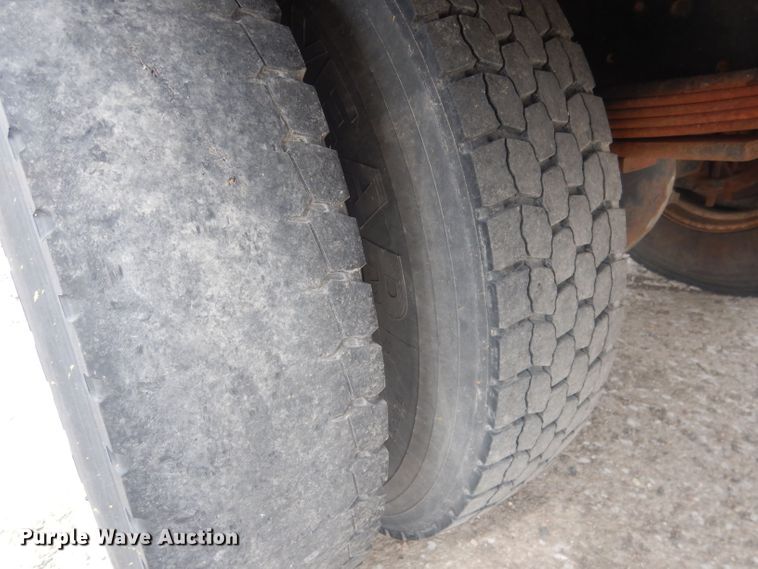 image for item HU9409 1997 Chevrolet C6500  box truck