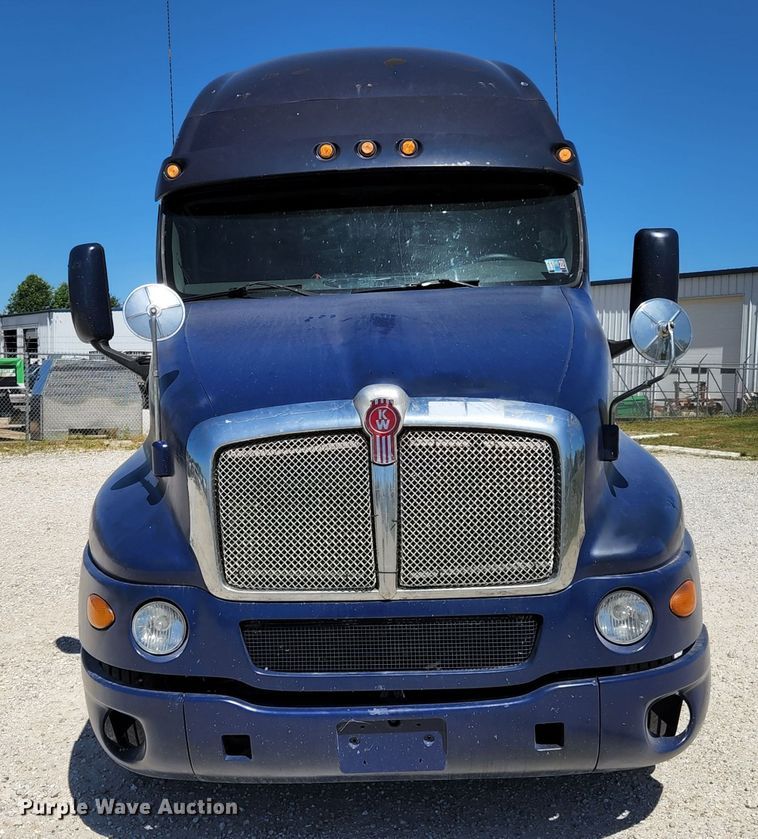 image for item JM9026 2007 Kenworth T2000  semi truck