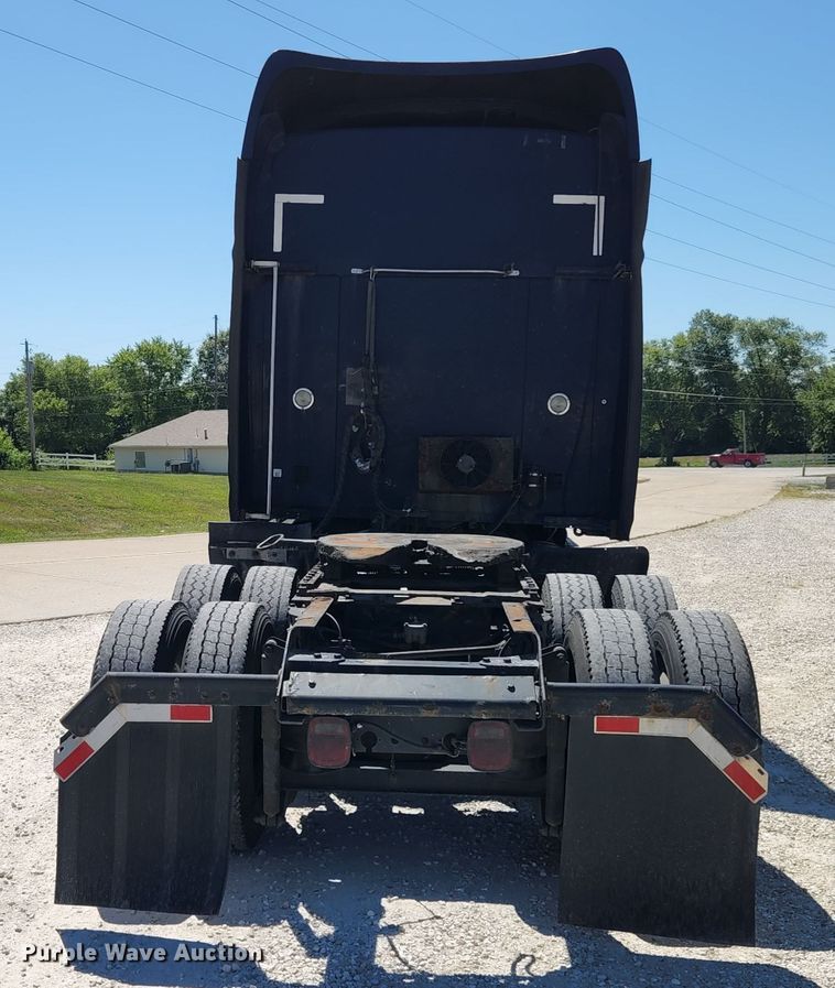 image for item JM9026 2007 Kenworth T2000  semi truck