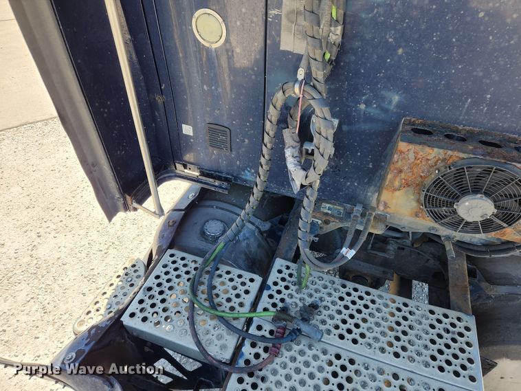 image for item JM9026 2007 Kenworth T2000  semi truck