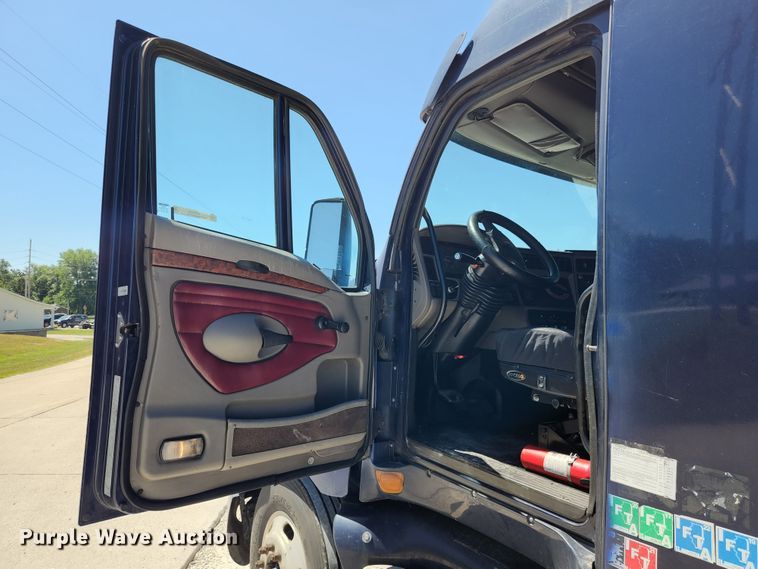 image for item JM9026 2007 Kenworth T2000  semi truck