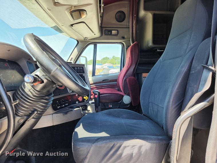 image for item JM9026 2007 Kenworth T2000  semi truck