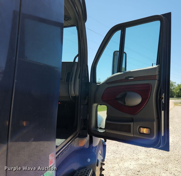 image for item JM9026 2007 Kenworth T2000  semi truck