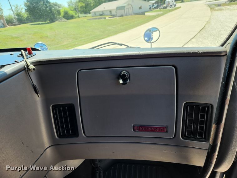 image for item JM9026 2007 Kenworth T2000  semi truck