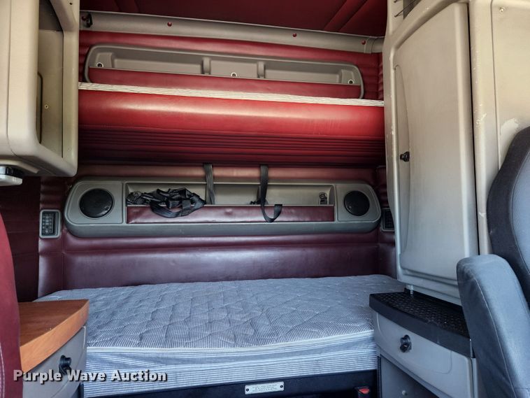 image for item JM9026 2007 Kenworth T2000  semi truck