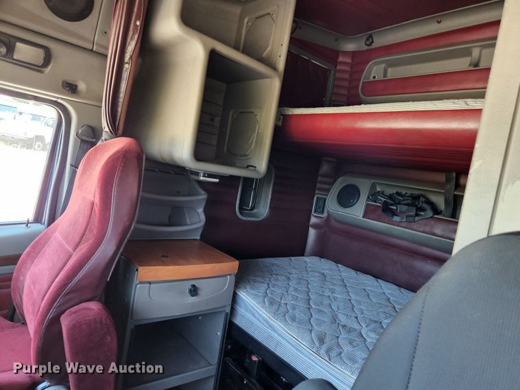 image for item JM9026 2007 Kenworth T2000  semi truck