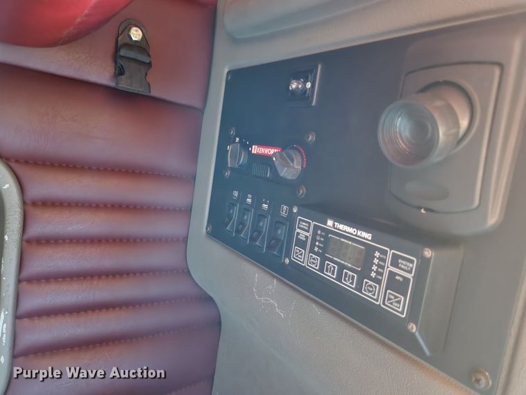 image for item JM9026 2007 Kenworth T2000  semi truck