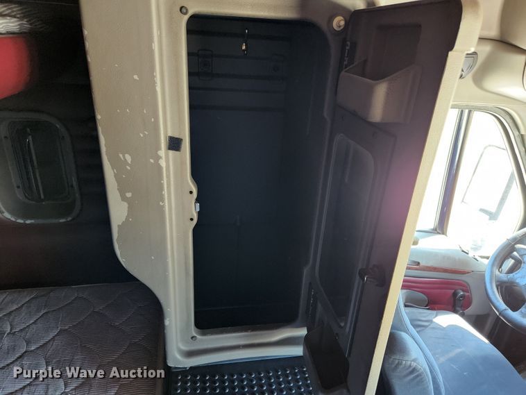 image for item JM9026 2007 Kenworth T2000  semi truck