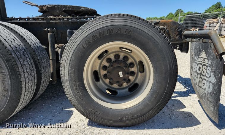 image for item JM9026 2007 Kenworth T2000  semi truck