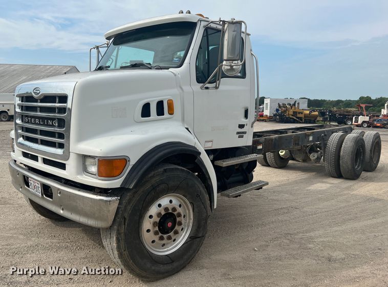 image for item KC9851 2007 Sterling LT7500  truck cab and chassis