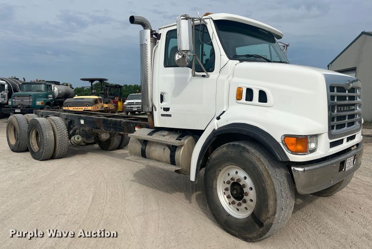 image for item KC9851 2007 Sterling LT7500  truck cab and chassis