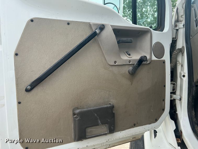 image for item KC9851 2007 Sterling LT7500  truck cab and chassis