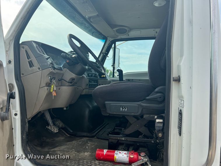 image for item KC9851 2007 Sterling LT7500  truck cab and chassis
