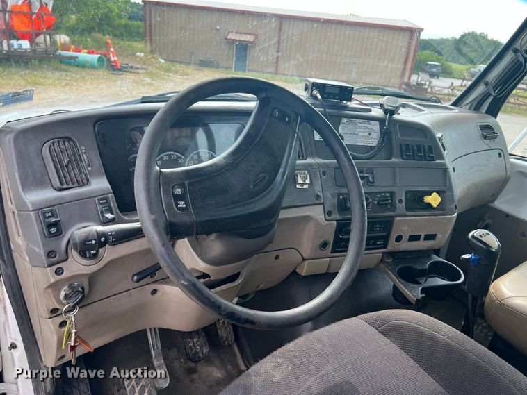 image for item KC9851 2007 Sterling LT7500  truck cab and chassis