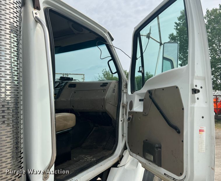 image for item KC9851 2007 Sterling LT7500  truck cab and chassis