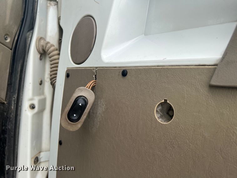 image for item KC9851 2007 Sterling LT7500  truck cab and chassis