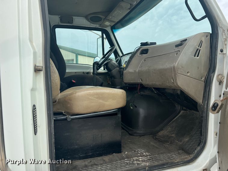 image for item KC9851 2007 Sterling LT7500  truck cab and chassis
