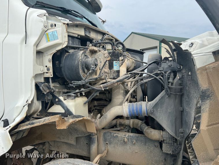 image for item KC9851 2007 Sterling LT7500  truck cab and chassis