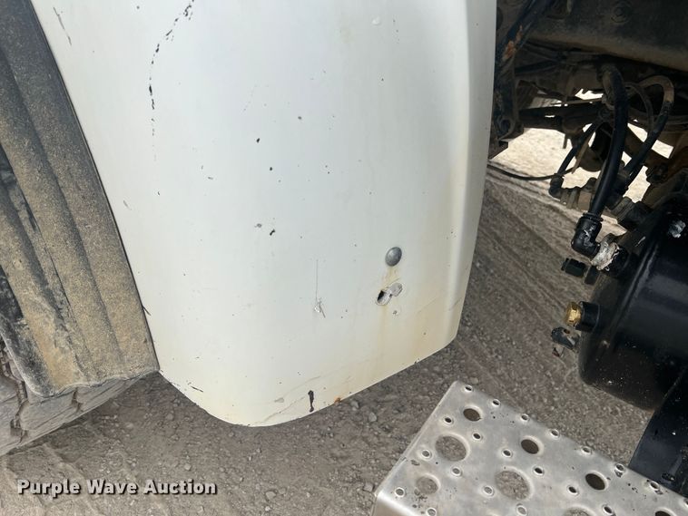 image for item KC9851 2007 Sterling LT7500  truck cab and chassis