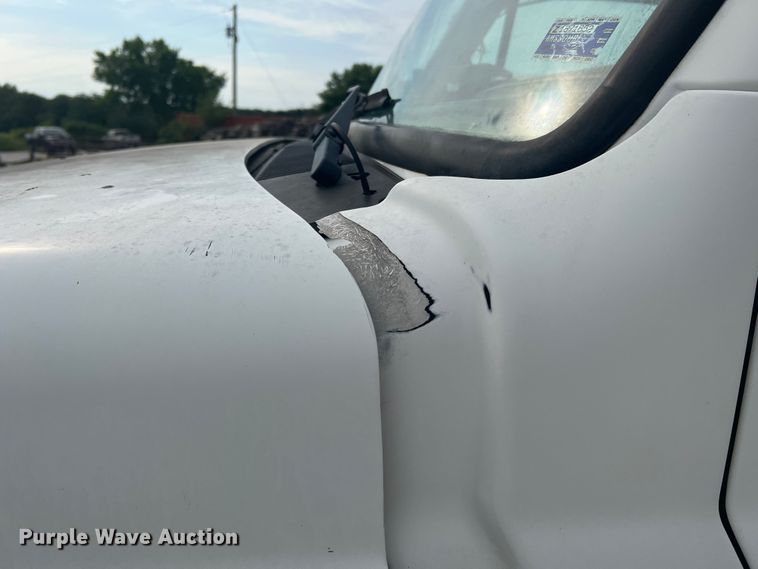 image for item KC9851 2007 Sterling LT7500  truck cab and chassis