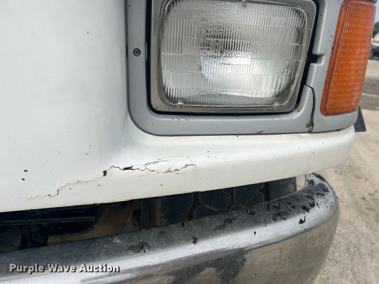 image for item KC9851 2007 Sterling LT7500  truck cab and chassis