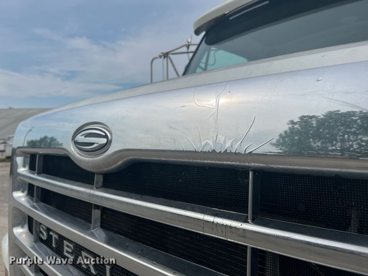 image for item KC9851 2007 Sterling LT7500  truck cab and chassis