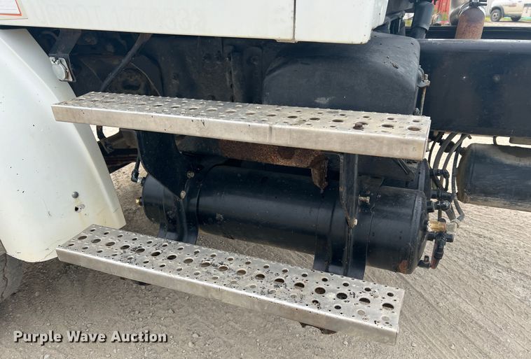 image for item KC9851 2007 Sterling LT7500  truck cab and chassis