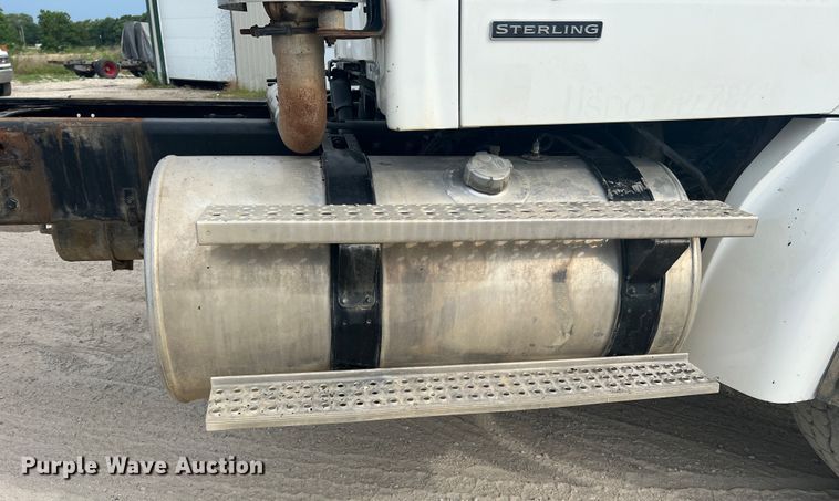 image for item KC9851 2007 Sterling LT7500  truck cab and chassis